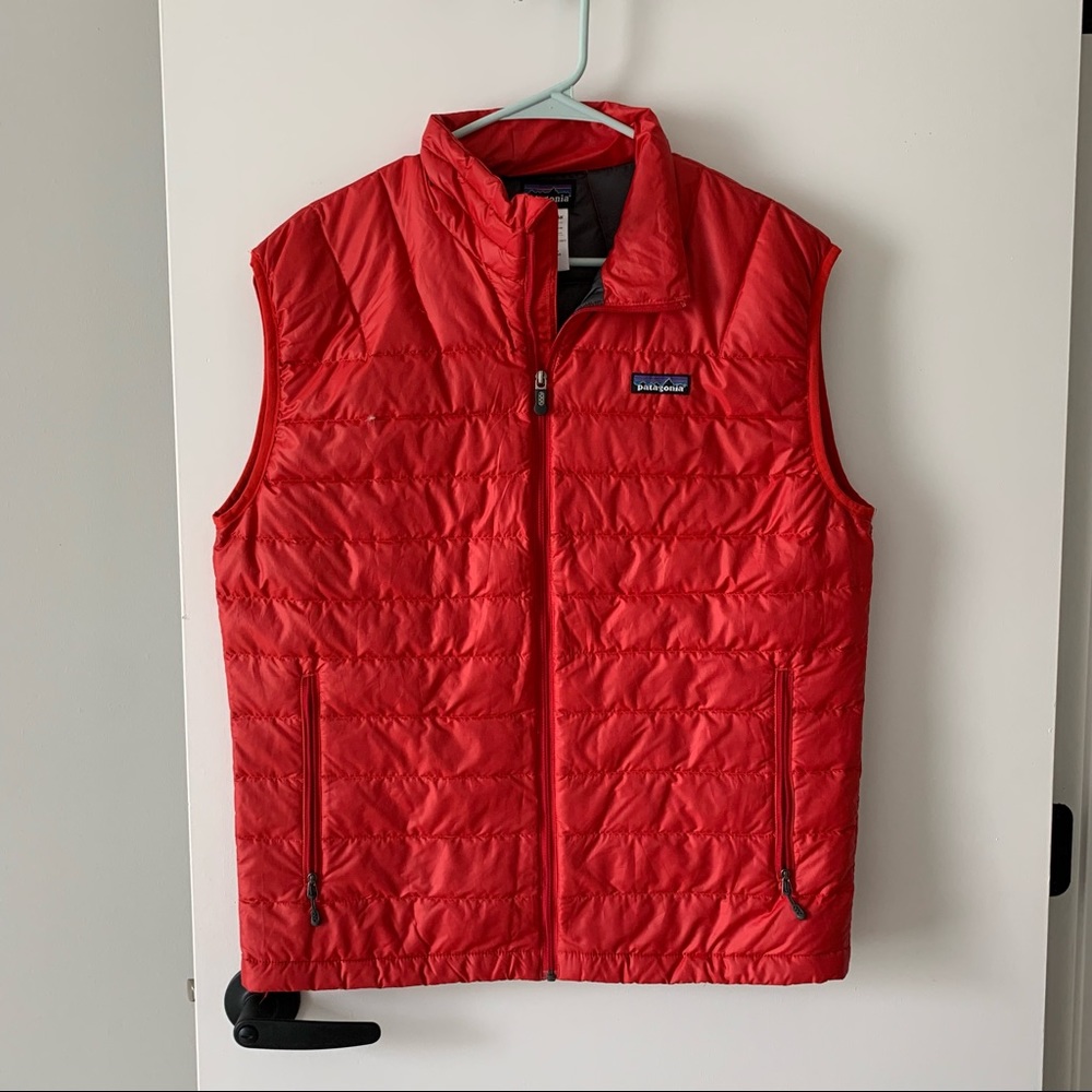 Patagonia Vest Men’s Medium Red *SEE FLAW*